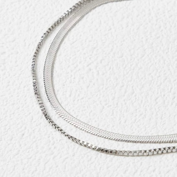 ❀ Elegant Premium Silver Layered Chain Snake Necklace - Picture 7 of 8